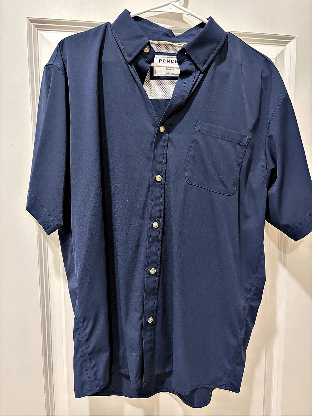 Poncho Men's Short Sleeve Button Down in Blue Size Medium Regular Fit